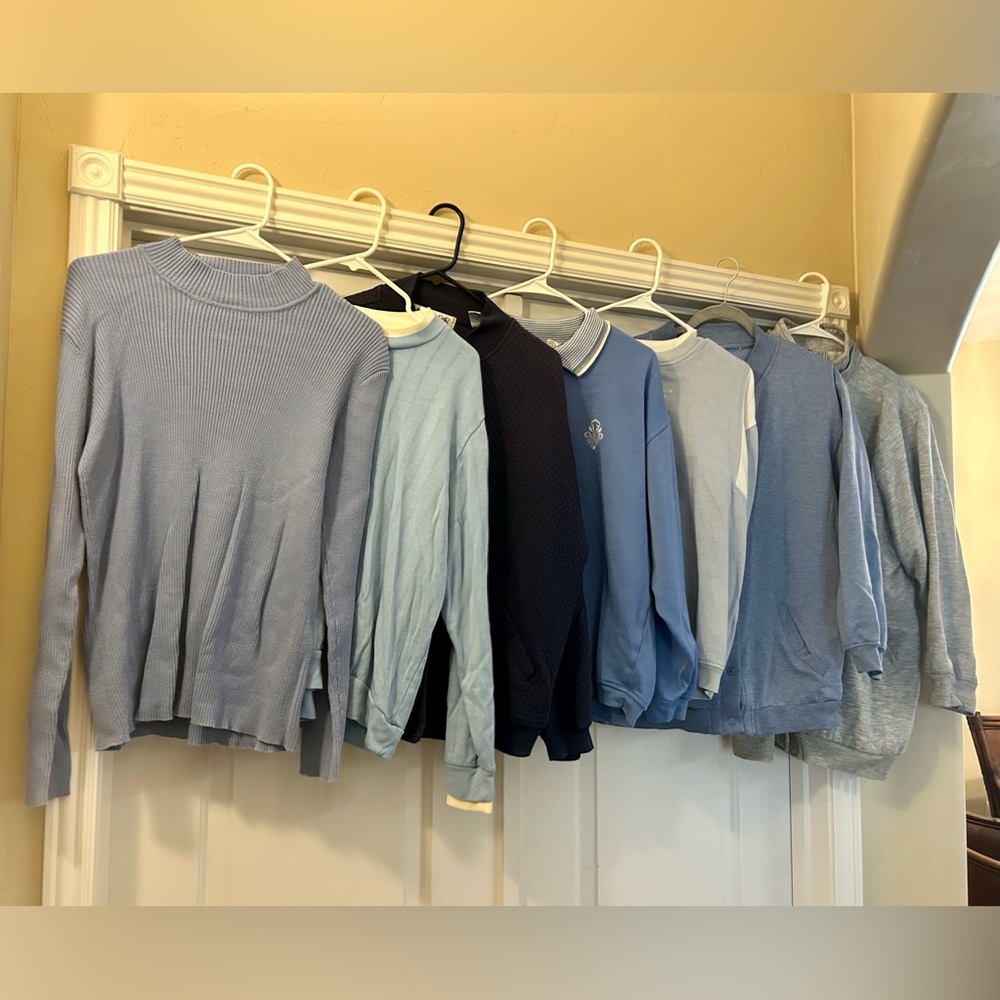 7 women’s sweatshirts/ long sleeve